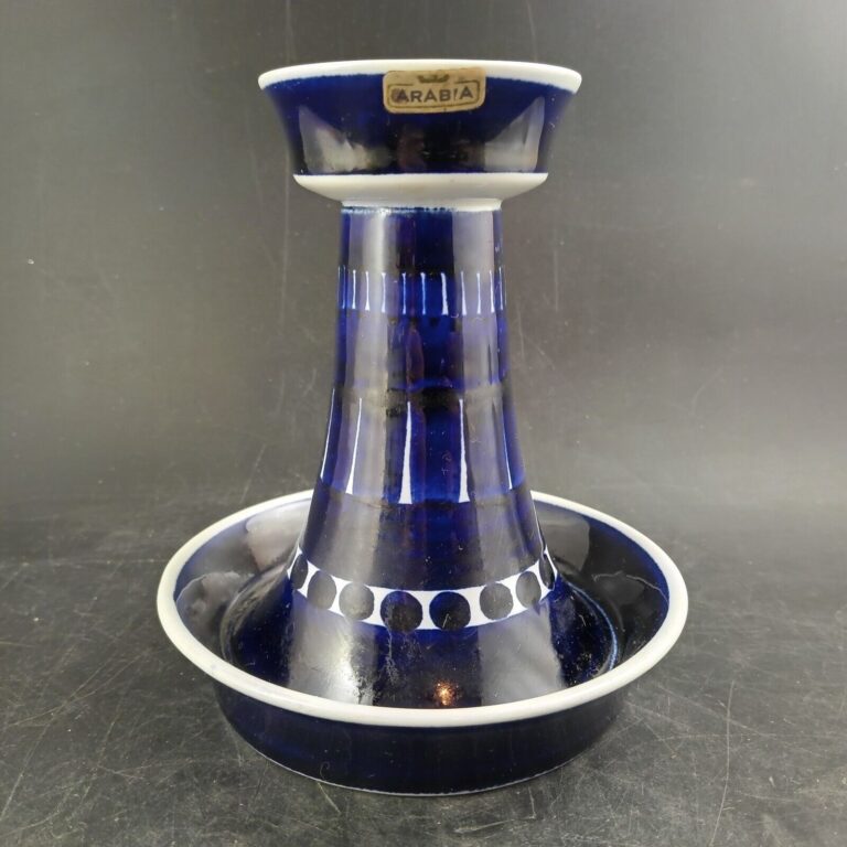 Read more about the article ARABIA Finland ‘VALENCIA’ Cobalt Blue Ceramic 5 1/8″ Candlestick OBO