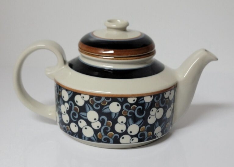 Read more about the article ARABIA Finland Taika Tea Pot Teapot – EXCELLENT CONDITION