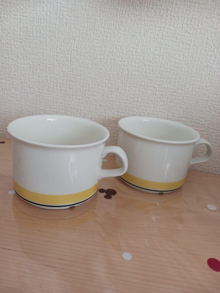 Read more about the article Arabia Faenza Yellow Line 2 Teacups