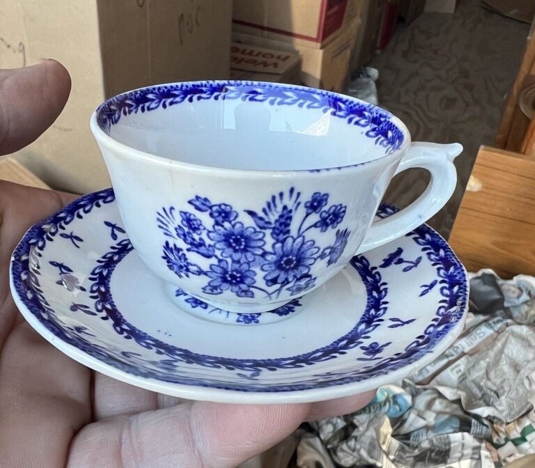 Read more about the article Arabia Finn Flower blue demitasse cup and saucer