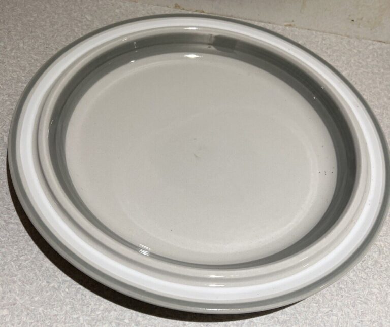 Read more about the article arabia Salla finland vintage 13 1/4 ” Round Serving Plate