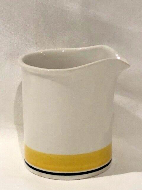 Read more about the article Arabia Finland Faenza Yellow Stripe Creamer 2 7/8 inch Heightr