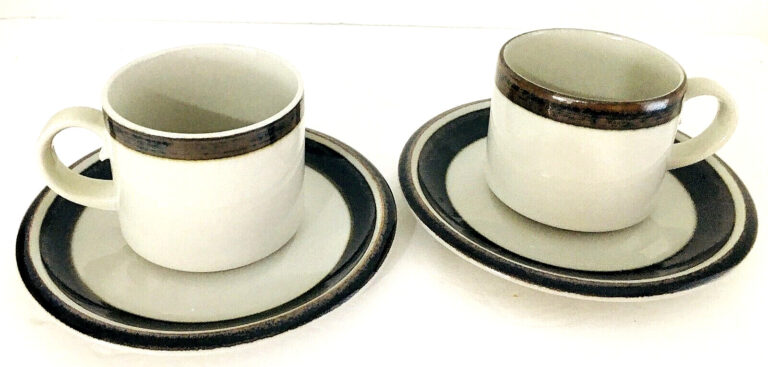 Read more about the article Arabia Finland Karelia Set of 2 Flat Cups and Saucers Brown Bands on Gray MCM EUC