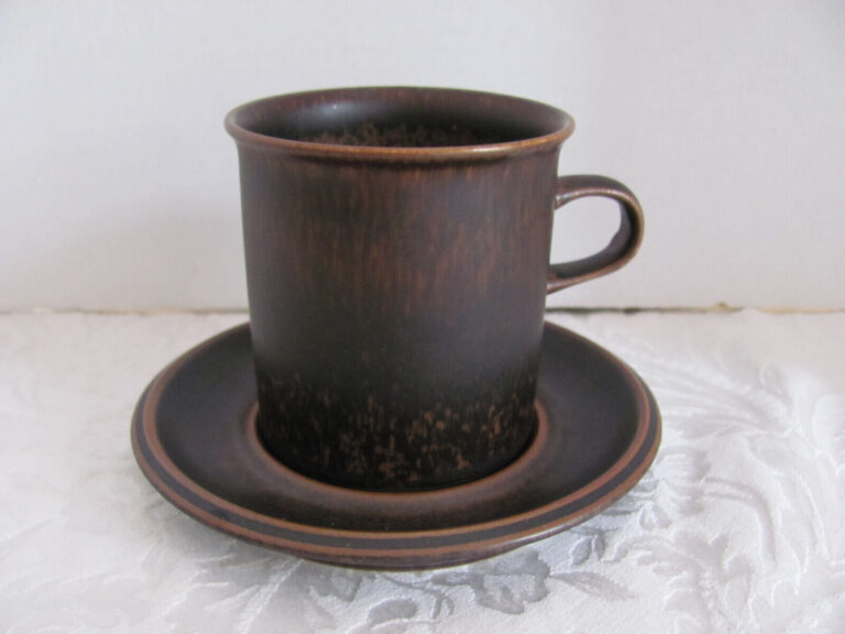 Read more about the article Arabia of Finland Ruska- Light and Dark Brown-3 1/2″ Tall Cup and Saucer