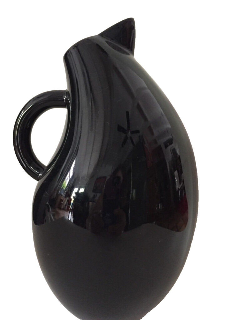 Read more about the article Vtg Storybirds Olga Arabia Finland Pitcher 9.25 Black