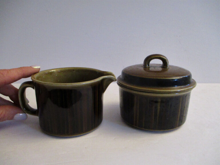 Read more about the article Mid-century Danish Modern 1960’s Arabia Kosmos Gronqvist Sugar and Creamer