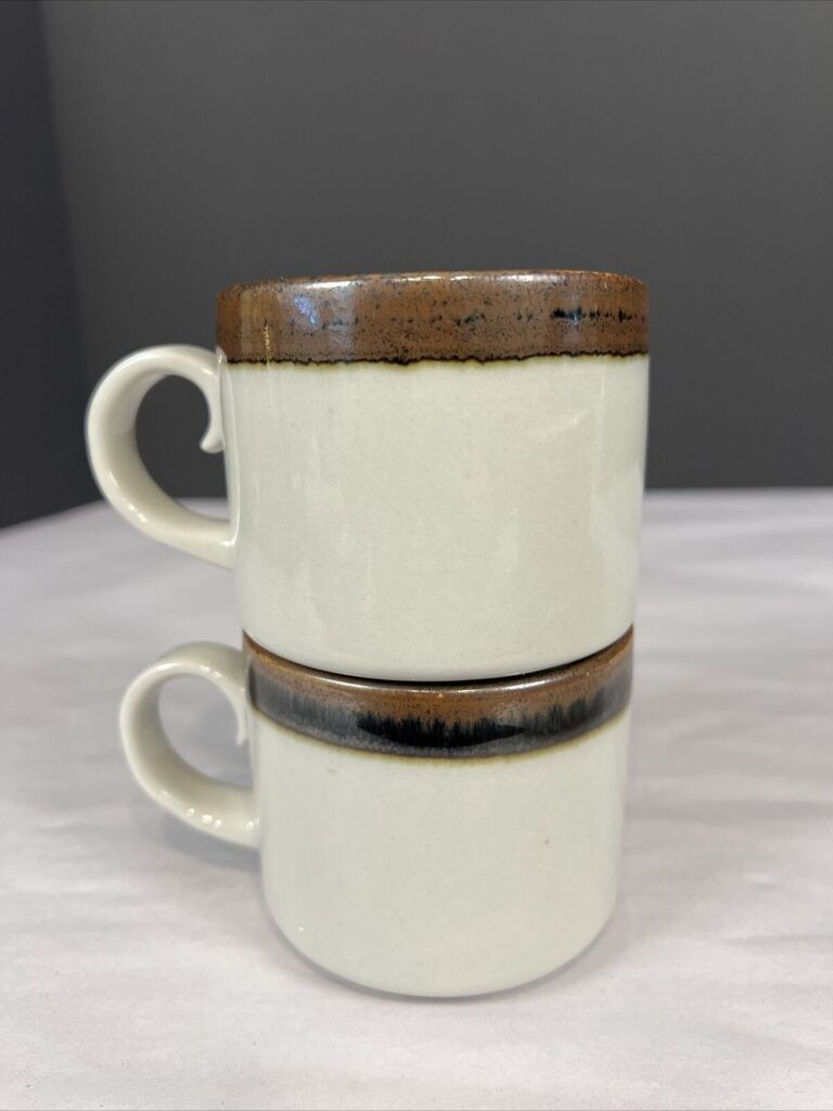 Read more about the article 2 Vintage Arabia Finland Karelia Mug MCM Ivory and Brown