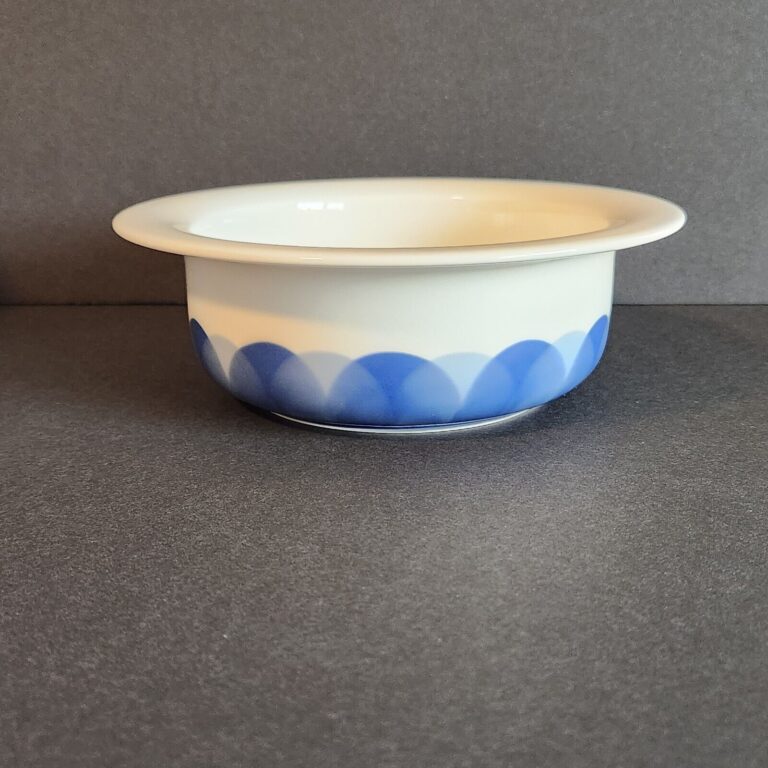 Read more about the article Arabia Finland Pudas Arctica RIMMED SOUP BOWL 6.5″  vintage SOLD INDIVIDUALLY