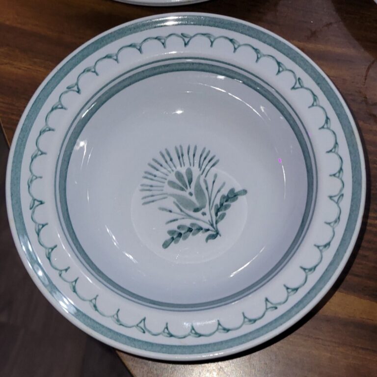 Read more about the article Replacement Arabia Finland Green Thistle 5″ Fruit Bowl Hand Painted