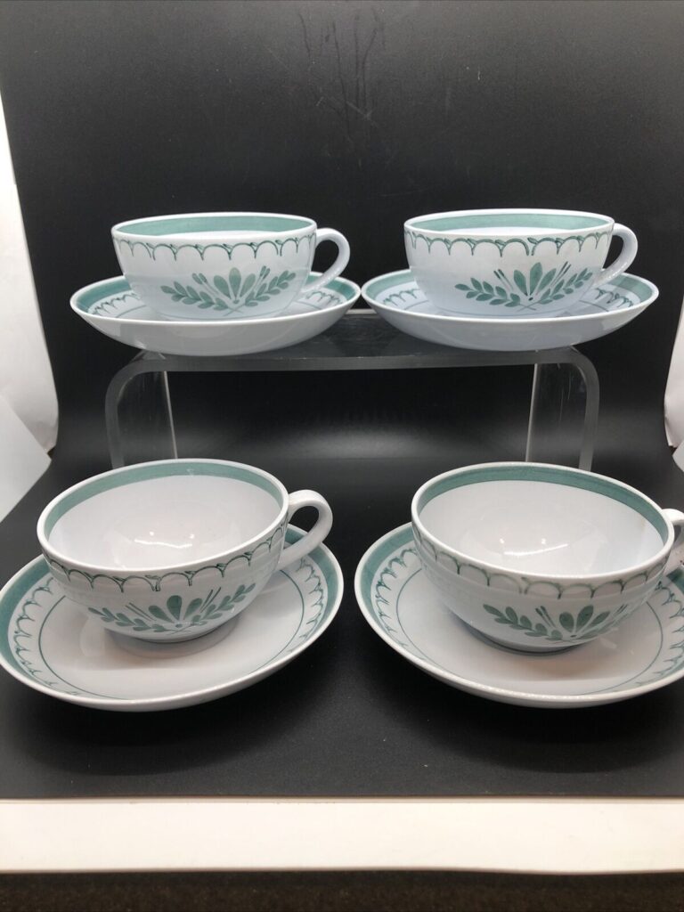 Read more about the article Vintage Arabia Finland Green Thistle Tea Cups and Saucers Set Of 4