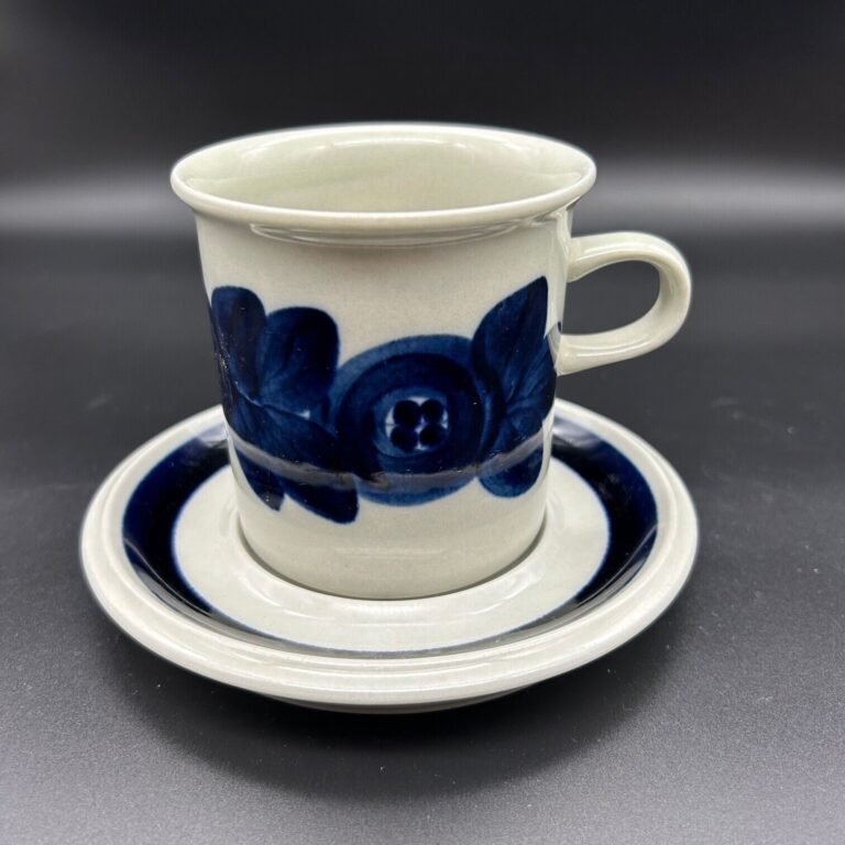 Read more about the article Arabia Finland Stoneware Blue Anemone Flat coffee Cup with Saucer Set E