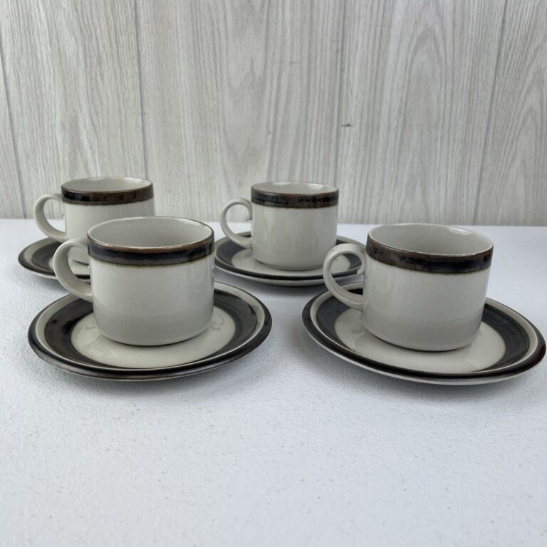 Read more about the article Vintage Arabia Finland Karelia Mug MCM Ivory and Brown 8 Piece Serves 4