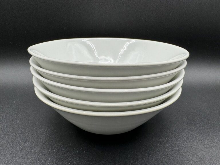Read more about the article Lot of 5 Vintage Arabia Finland Teema Off White Soup Cereal Bowls