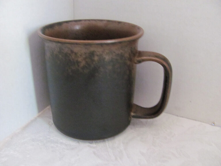 Read more about the article Arabia of Finland Ruska- Light and Dark Brown-3 3/8″ Tall- 9 oz Mug(s) – 13 Avail