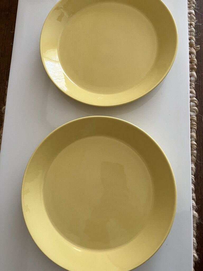 Read more about the article Arabia Finland Teema Yellow Kaj Frank 9 1/4″ Luncheon Plates Set of 2