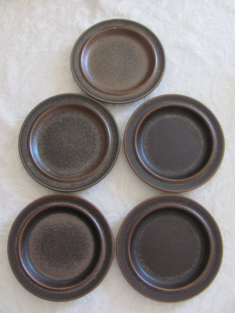 Read more about the article Arabia of Finland Ruska-Light and Dark Brown-5 Bread Plates-6 7/8″ Imperfect