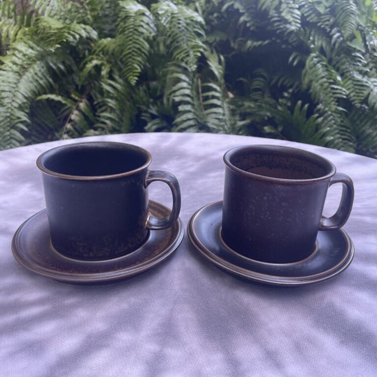 Read more about the article Arabia Ruska Brown 3 3/8 Inch Tall Beer Coffee Mug Set Of 2 W/ Saucers