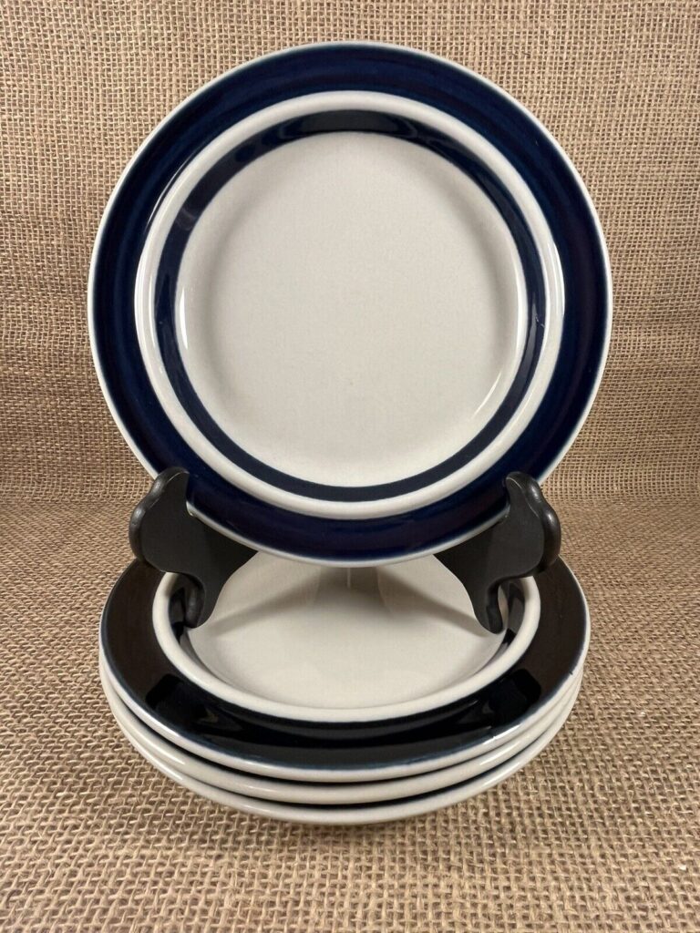 Read more about the article Set Of 4 Arabia Blue Anemone Bread and Butter Plates 7″ Dessert Plates