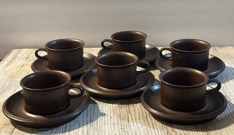 Read more about the article Set of 6 Vintage Arabia Finland Ruska Stoneware Demitasse Cups and Saucers