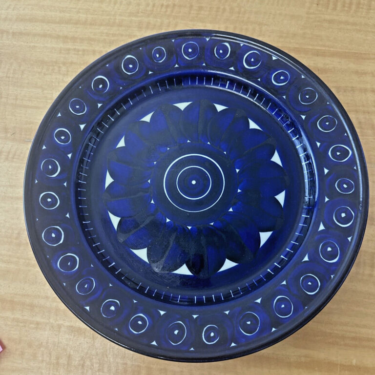 Read more about the article Vintage Arabia “Valencia” Ulla Procopé Chop Plate