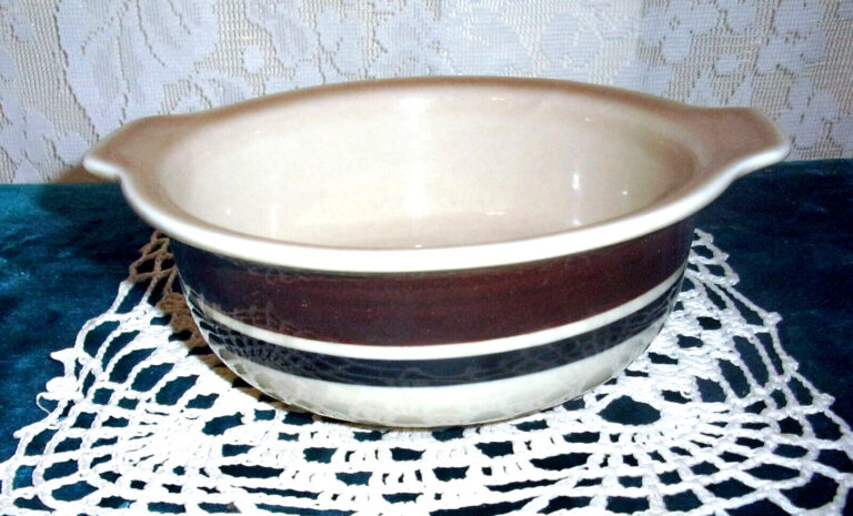 Read more about the article Arabia Finland Ruija Troubadour Lugged Cereal Soup Bowls – 7 Available