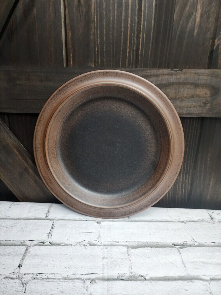 Read more about the article Arabia Ruska Chop Round Platter Finland Rustic MCM Brown | Black 13 in Diam