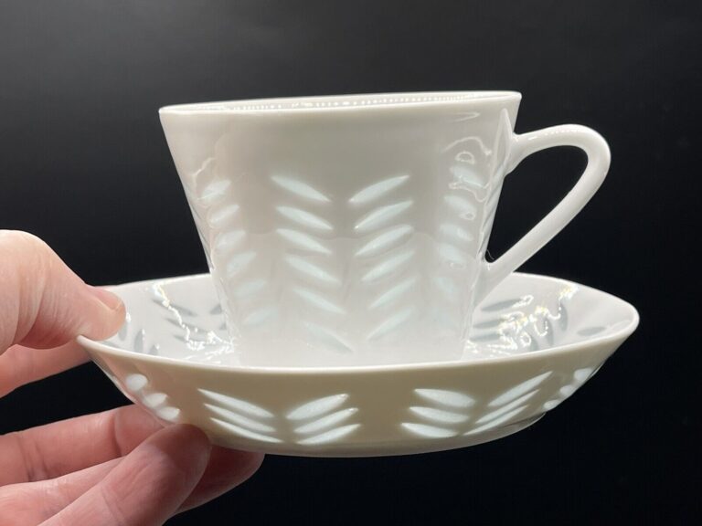 Read more about the article Vtg Arabia Oksa Rice Grain Coffee / Tea Cup with Saucer by Friedl Holzer