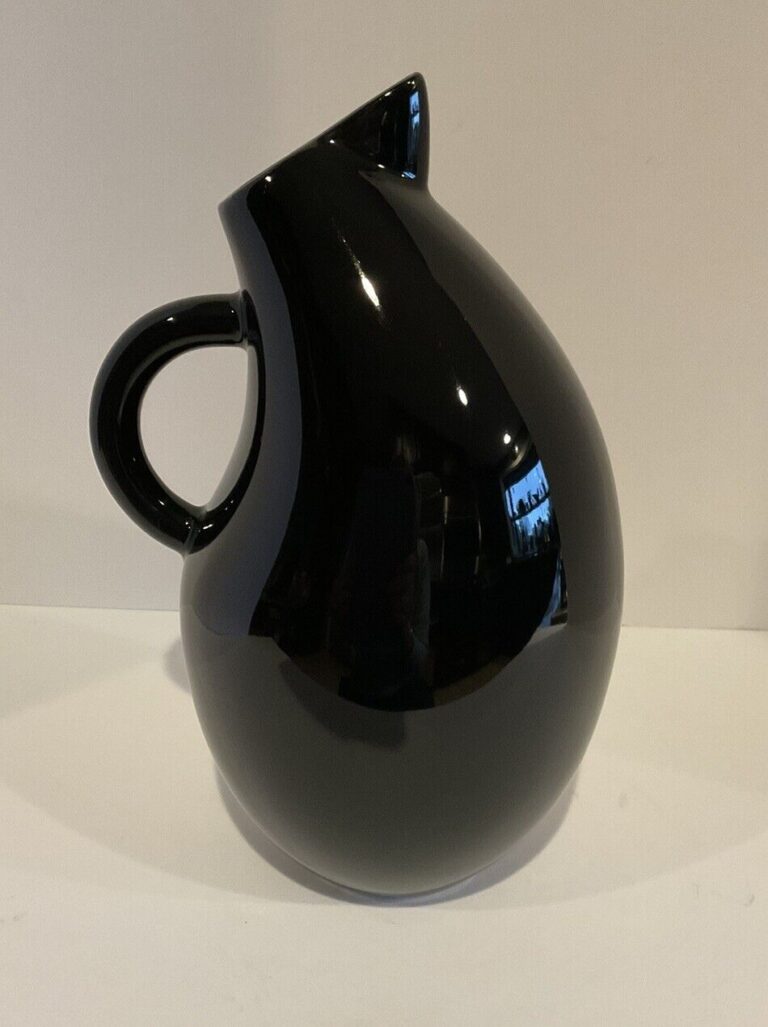 Read more about the article Vintage ARABIA FINLAND STORYBIRDS 9.25″ Black Olga Pitcher – EUC Beautiful