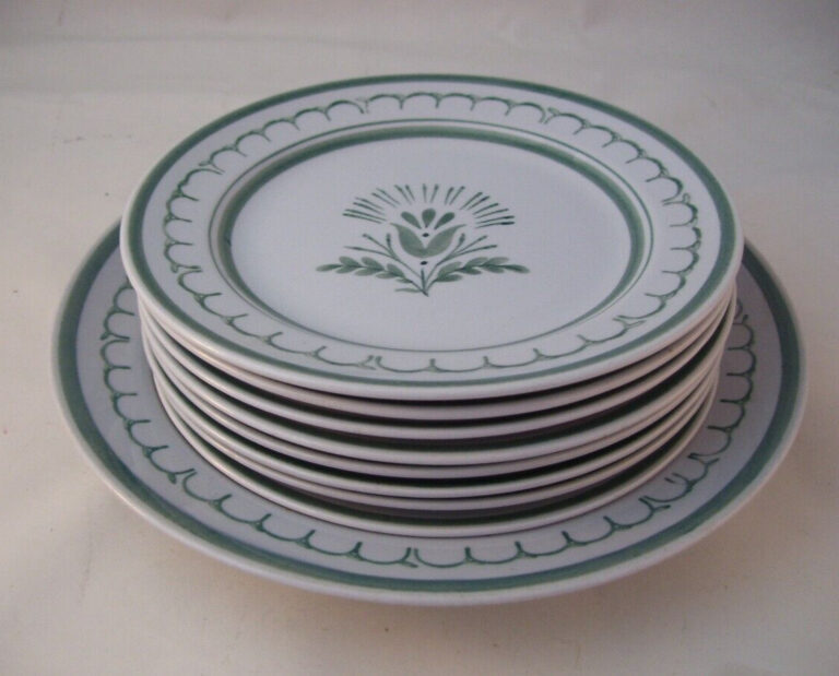 Read more about the article Arabia Finland Green Thistle 9pc Lot Soup Salad Bowl 8 Bread Pie Plates Vintage