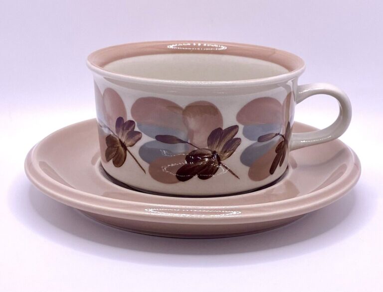 Read more about the article Vintage Arabia Finland Koralli Flat Cup And Saucer Set