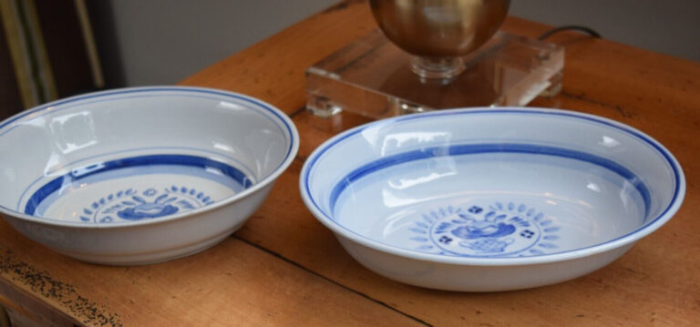 Read more about the article HTF Set 2 Oval Vegetable Serving Bowls Arabia Blue Rose Finland 9×7  8.25×7