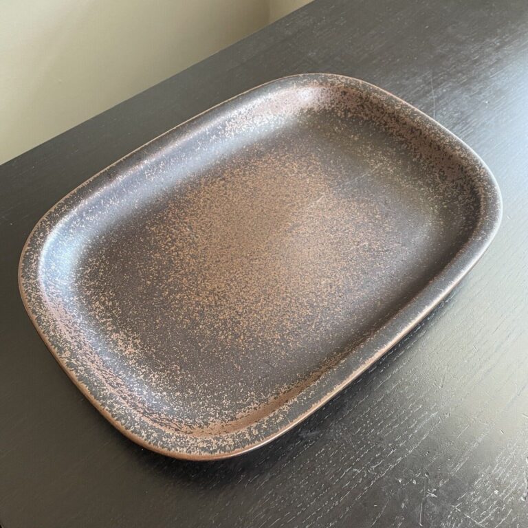 Read more about the article Arabia Pottery Finland Ruska Brown Stoneware 13 1/2“ Rectangular Serving Platter