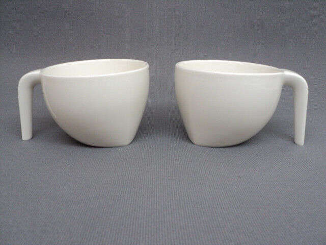 Read more about the article Arabia Stoneware Finland EGO White pattern Pair of HTF large Cups (2)