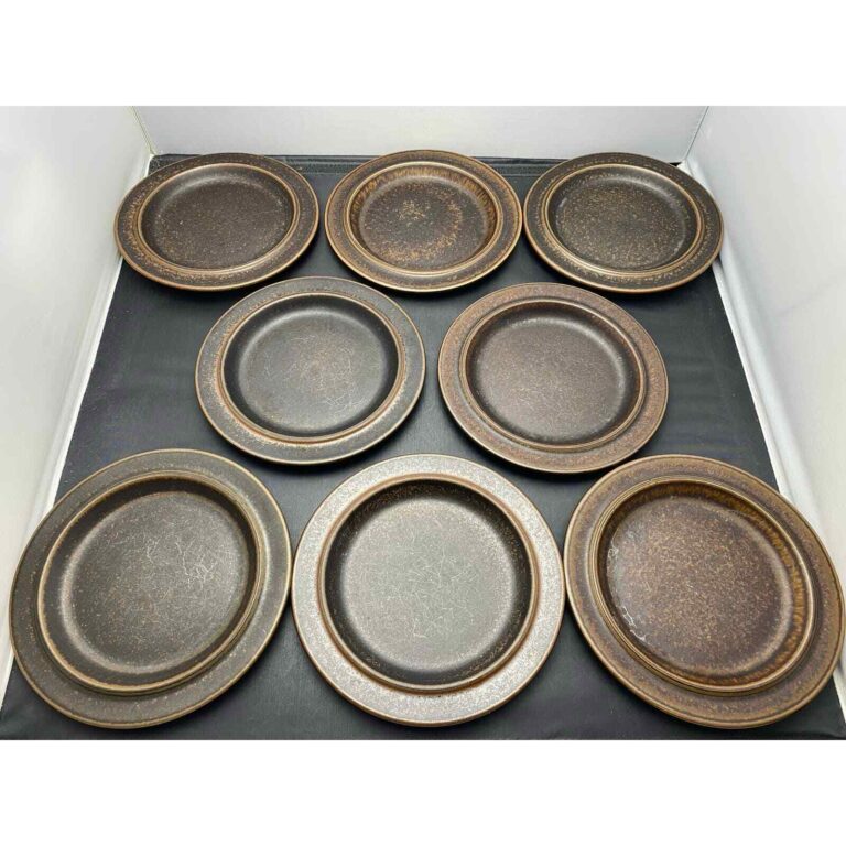 Read more about the article Set of 8 Vintage Arabia Finland Ruska 8” Salad Plates Ulla Procope MCM Serveware