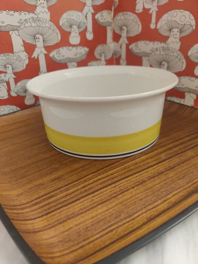 Read more about the article Arabia Finland FAENZA Vegetable / Serving Bowl Yellow White Black. 7.25 Inch Dia