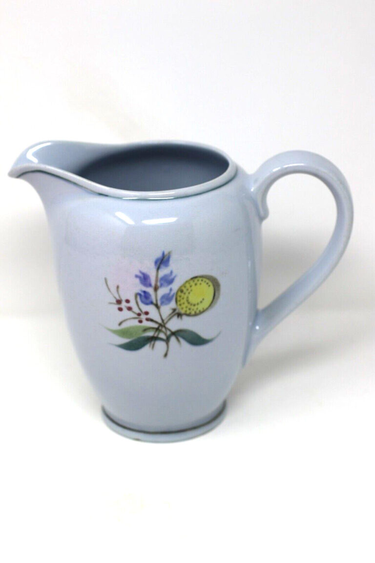 Read more about the article Arabia Finland Windflower Pitcher