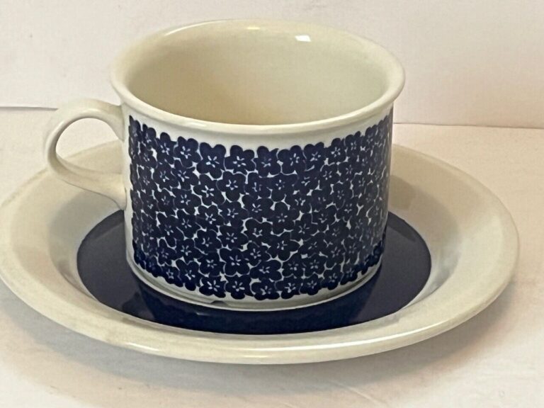 Read more about the article Vintage 1970s Arabia Finland FAENZA Cup and Saucer BLUE Flowers Inkeri Leivo