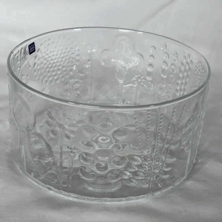 Read more about the article littala Nuutajarvi Arabia Finland FLORA 6” Glass Bowl Embossed Flowers Vintage