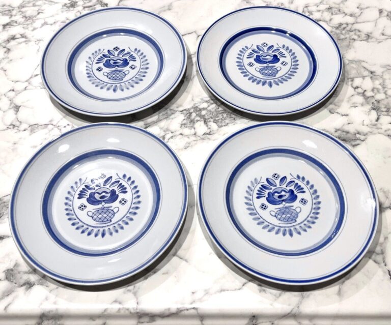 Read more about the article Set Of 4 Arabia Finland Blue Rose 10 3/8″ Dinner Plates Vintage Nordic Faience