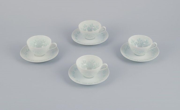 Read more about the article Friedl Kjellberg for Arabia. Four coffee cups with saucers in rice porcelain.