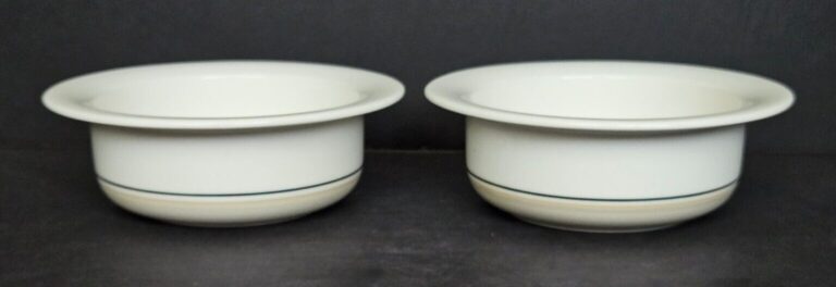 Read more about the article 2 Vtg Arabia Finland Seita Arctica Soup/Cereal Bowls 6 3/8″ Ivory Taupe Band