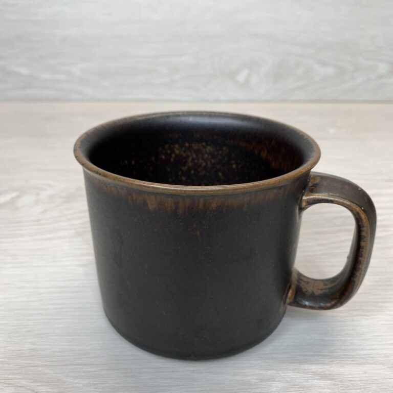 Read more about the article Arabia of Finland Ruska- Dark Brown-3 1/4″ Tall – 12 oz Coffee Mug