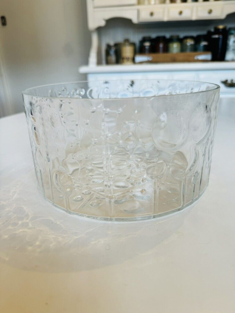 Read more about the article Vintage Nuutajarvi Iittala Arabia Finland Oiva Toikka Glass FLORA Bowl 7.5″