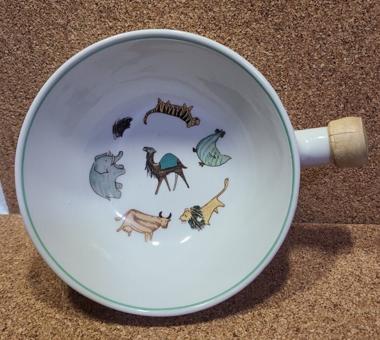 Read more about the article Vtg Arabia Finland Zoo Animal Parade Ceramic Bowl Invalid Feeder #10-62 Signed