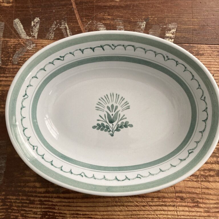 Read more about the article ARABIA Of FINLAND Green Thistle 9” Oval Serving Bowl Vintage