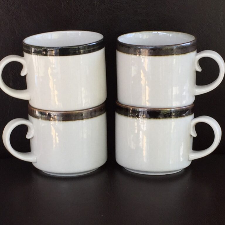 Read more about the article Arabia Finland Karelia Flat Cups and Saucers Set Of 4