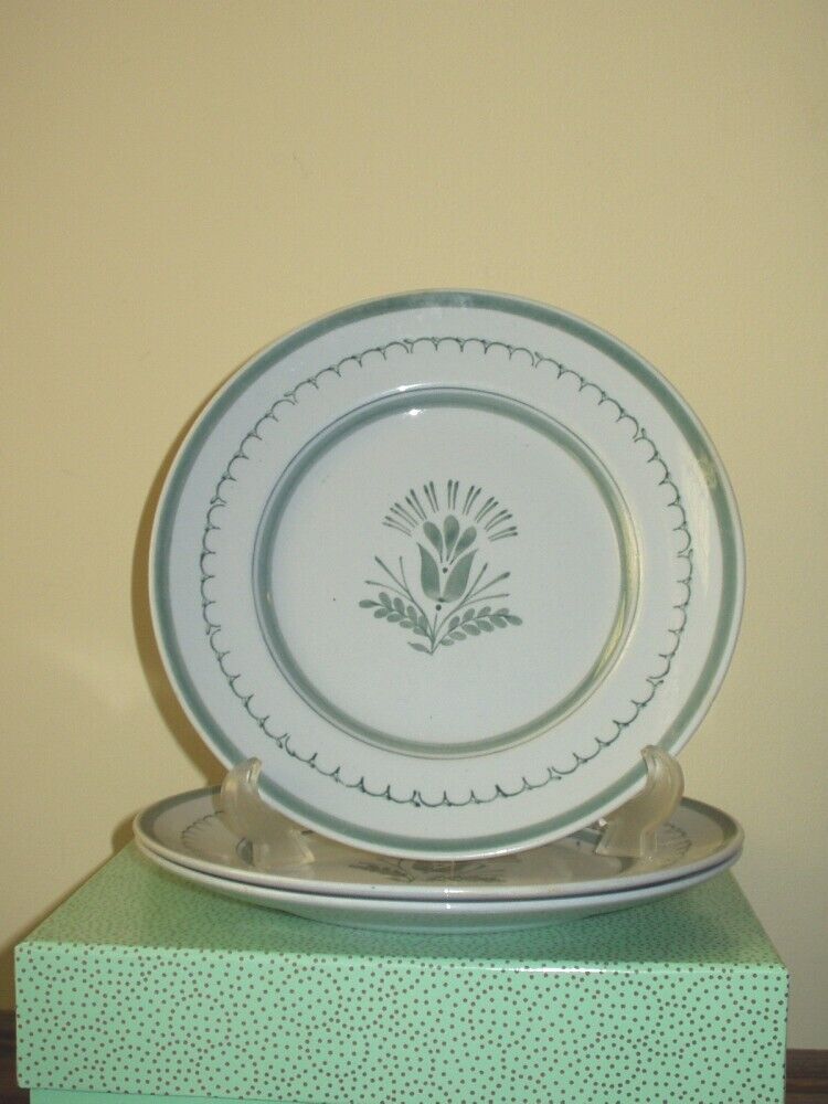 Read more about the article 3 ARABIA FINLAND GREEN THISTLE HAND PAINTED DINNERS – 10 1/2″