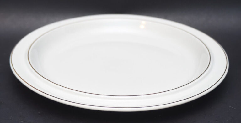 Read more about the article VINTAGE ARABIA FINLAND FENNICA 13-1/8″ RIMMED CHOP PLATE PLATTER #2