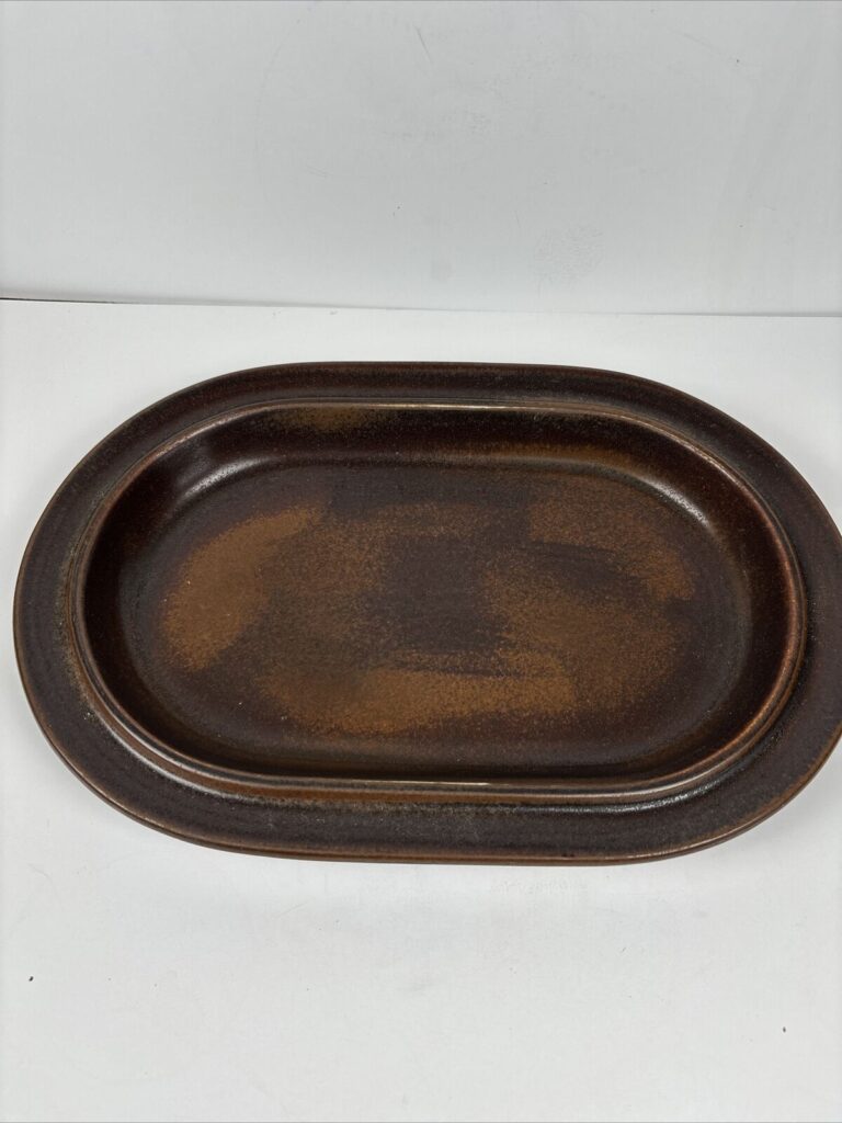 Read more about the article Arabia of Finland VTG Ruska Oval Platter  14″ X 9.5″ Ridged Brown Stoneware