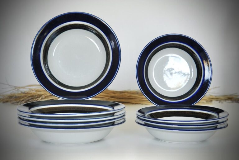 Read more about the article ARABIA FINLAND RARE “Saara” Large Soup and Small Dessert Bowls – 9 pcs